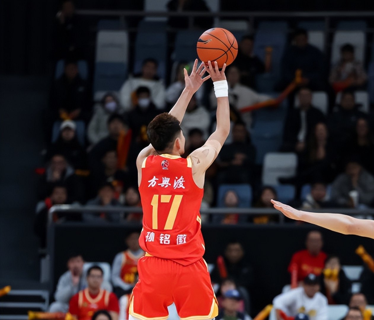 熊猫网站 -CBA季后赛倒计时，里昂今夜临场应变，细节引发关注，气氛紧张，球探报告显示潜力(腾讯视频播放2019cba十大绝杀球)
